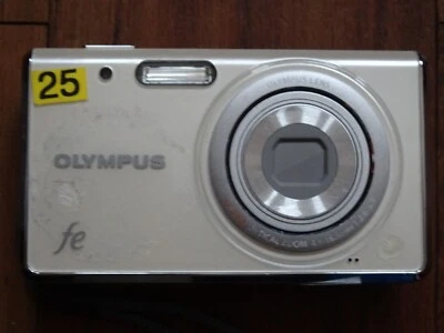 Rare white OLYMPUS FE-4040 14.1MP Digital Camera. Lens/focus error- Cost £200 - Image 1 of 4