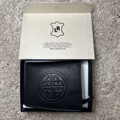 Cartera para mujer Caitlin negra opaca, Lee River, Irlanda Foto 1 de 4