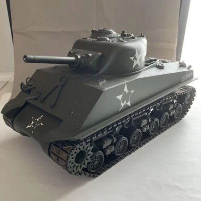 TAMIYA 1/16 RC Carro Armato M4 Sherman - Immagine 1 di 4