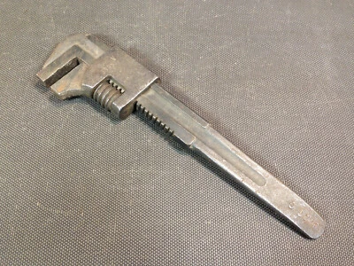 Ancienne clé à molette de garage automobile ancienne Tona 240 déco atelier - Photo 1/4