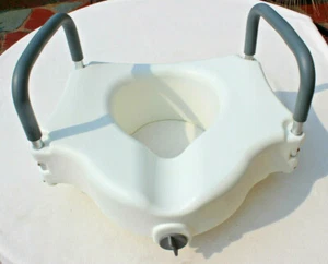 Asiento de inodoro elevado Procare 5" con brazos desmontables bloqueo delantero seguro - Imagen 1 de 3