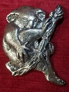 J.J.K. AUSTRALIEN BROSCHE KOALA VERGOLDET BRONZE ANTIK MATTIERT TOP - Bild 1 von 12