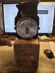 2004-2007 GMC SIERRA 1500, 2500 & 3500 NEW FOG LIGHT RIGHT SIDE - Picture 1 of 7