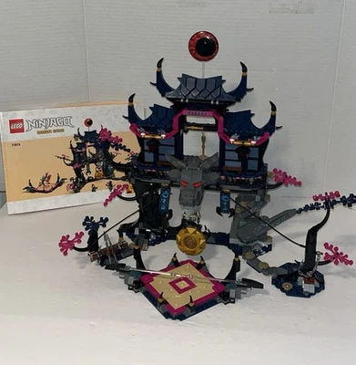 LEGO NINJAGO: Wolf Mask Shadow Dojo (71813) completo menos mini figos usado - Imagem 1 de 4