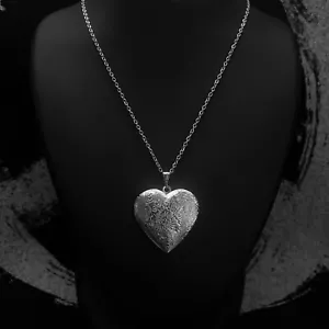 Women's Trendy Engraved Heart Love Photo Locket Jewellery Gift UK - Picture 1 of 7