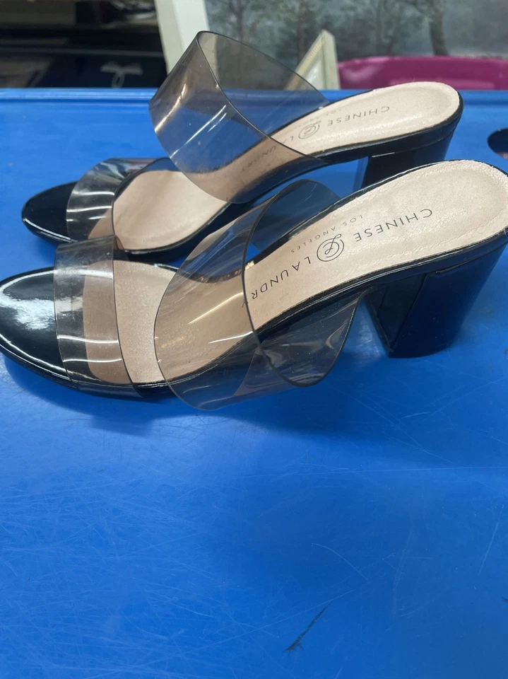 Sandalias chinas de lavandería negras con punta abierta talla 6 Foto 1 de 4