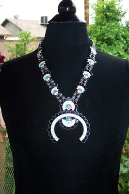 Collar Flor de Calabaza Naja Occidental Cara de Sol Kachina Esmalte del Suroeste Foto 1 de 4