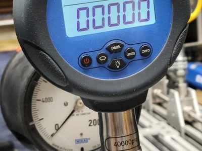 4 1/2" 20,000 PSI PRESSURE GAUGE 20000 1379 BAR WIKA - Image 1 of 4