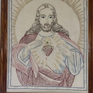 Rare Vintage Embroidered Jesus Sacred Heart on Linen Religious Picture Handmade - Picture 1 of 2