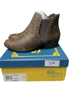 Sbicca Murphy Taupe Bootie Sz 7.5 Fabric Upper Rivets Western Low Heel Grommet - Picture 1 of 11