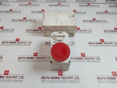 SCHYLLER 16120 Wall Interlocking Switched 32A 6H 3P+ IP44 380–415V - Image 1 of 4
