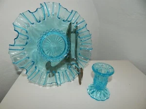 1 kleiner Kerzenleuchter antik Pressglas hell-blau Höhe 8 cm cm + Wellen-Schale - Bild 1 von 4