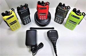 Radio de dos vías MOTOROLA HT1250 Modelo III UHF 403-470 MHz 128 canales 5w AAH25RDH9AA6AN - Imagen 1 de 57