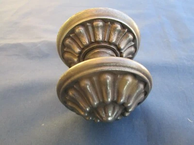 Poignée rosace ronde D. 7 & 8,2 cm ancien fonte décoré JJ Porte d'entrée carré 6 - Photo 1/4