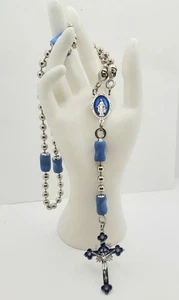 Katholischer Rosenkranz Handarbeit unzerbrechlich Stahlperlen blaue Medaille & Kreuz Rosenkranz  - Bild 1 von 6