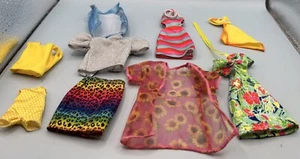 Lotto 7 vestiti Barbie moda bambola giacca cappello top - Foto 1 di 2