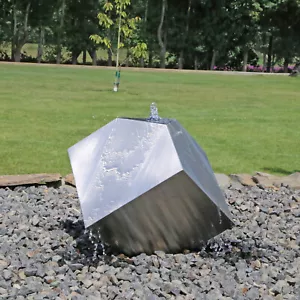 Springbrunnen Würfel aus Edelstahl matt gebürstet Gartenbrunnen LED Wasserspiel - Bild 1 von 6