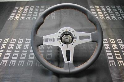 LENKRAD VW SCIROCCO SPUCKNAPF PIRELLI  LEDERLENKRAD NEU BEZIEHEN  - Bild 1 von 4