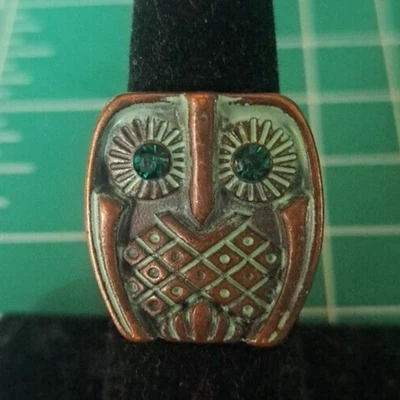 Anillo de búho vintage tono cobre ojos estrás verde talla 6 Foto 1 de 4