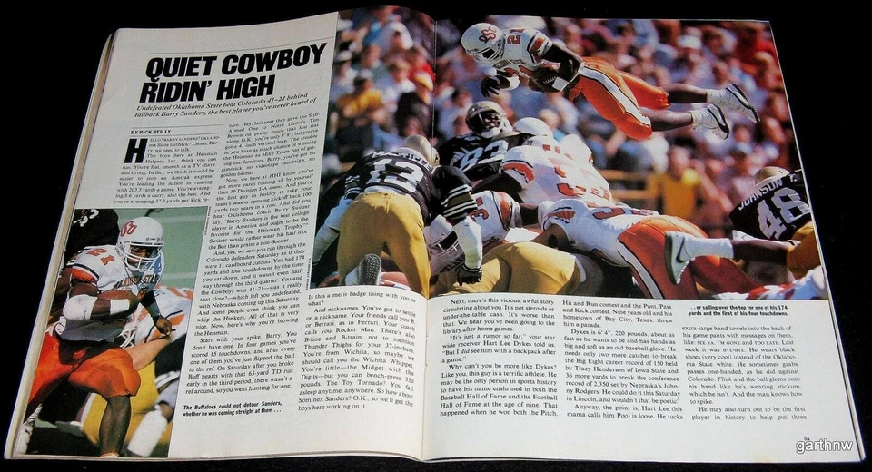 BARRY SANDERS 1988 OKLAHOMA STATE COWBOYS COLLEGE FOOTBALL  PICTORIAL v COLORADO - Image 1 of 1