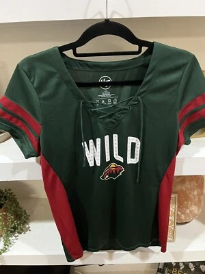 Camiseta deportiva de hockey con cordones grande con licencia de la NHL Minnesota Wild para mujer Foto 1 de 4