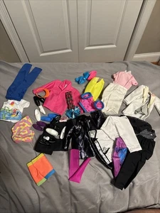 Lotto vestiti e accessori bambola Barbie vintage - Foto 1 di 5
