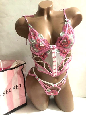 Conjunto de 2 piezas de sujetador floral y bragas bordadas con lazos rosas For Love & Lemons Festival nuevo con etiquetas Foto 1 de 4