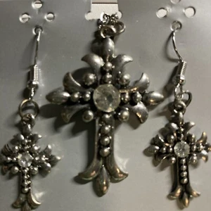 18” Silver  Necklace And Earrings Set—-#2 - Picture 1 of 2