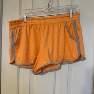 UNDERARMOUR orange shorts size large - Picture 1 of 4