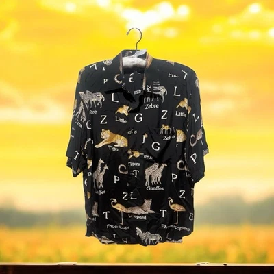 IKE Behar New York Para Hombres Med Estampado de Animales Salvajes Con Nombres Abotonados Manga Corta Foto 1 de 4