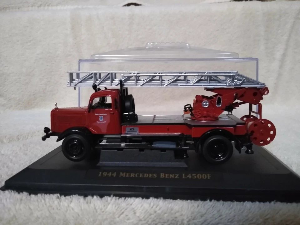 Signature Series 1944 Mercedes Benz L4500F 1:43 Open-box Item. - Image 1 of 4
