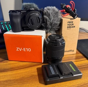 Sony ZV-E10 Mirrorless Camera with Box - Picture 1 of 11