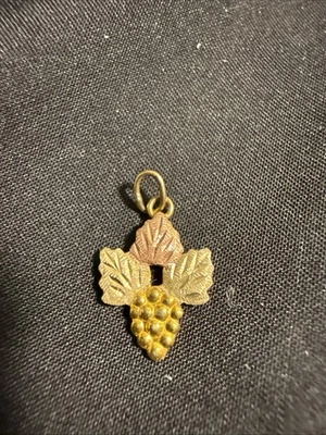 Black Hills Gold 12K Tri-Color gold(yellow, green, rose) Grape Leaf Pendant - Image 1 of 4