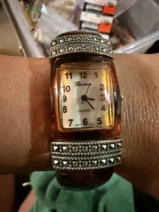 Vintage Geneva Quartz Lucite Tortoise Silver Bangle Cuff Bracelet Watch - Picture 1 of 8