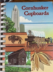 Cornhusker Cupboards - 1982 - Vintage Cookbook Nebraska 188 pages - Imagen 1 de 5