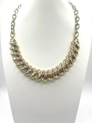 Collar de cuerno de carnero dorado Belle Noel Kim Kardashian Foto 1 de 3