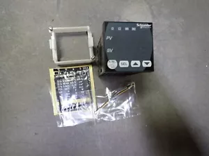 NUOVO Schneider Electric REG48PUN2RHU Regolatore di temperatura - Foto 1 di 4