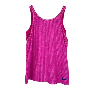 Camiseta sin mangas deportiva de entrenamiento Dri-Fit 2 en 1 rosa a rayas talla grande Nike para niñas - Imagen 1 de 9