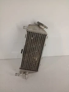 01 02 03 04 05 Yamaha YZ250F YZ 250F Radiator Cooler Right Cap  - Picture 1 of 8