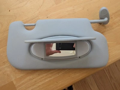 VISEIRA SOLAR LATERAL DIREITA 2007-2013 BMW MINI COOPER FABRICANTE DE EQUIPAMENTO ORIGINAL COM PARAFUSOS DE MONTAGEM - Imagem 1 de 4