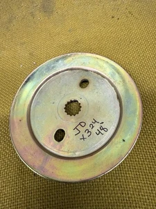 UC21496 M155375 Deck Spindel Riemenscheibe für John Deere X320 X324 X500 X520 - Bild 1 von 4