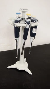 Gilson   (3) Pipettes w/ Stand, P20, P200, P1000 - Picture 1 of 6