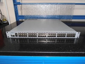 Interrupteur SFP + 48 ports Arista Arista DCS-7148SX-F + 4 ventilateurs + 2 blocs d'alimentation - Photo 1/4