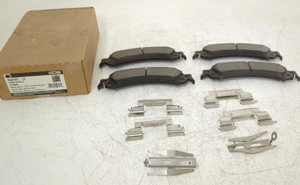 New OmniCraft Rear Brake Pad Set 2000-2007 Silverado Tahoe Sierra GAMZ-2V200-D - Image 1 of 4
