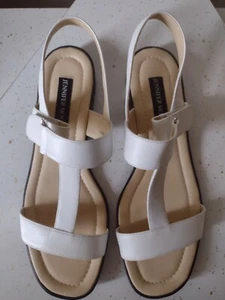 Jennifer Moore White Sandals 9.5 Medium New - Picture 1 of 2