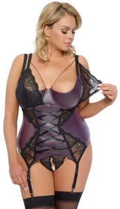 Elegantes Cottelli CURVES Set: Strapshemd in Dunkellila mit Spitze und offener  - Bild 1 von 8