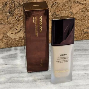 Base líquida con acabado sin costuras Cream Hourglass Vanish - Imagen 1 de 6