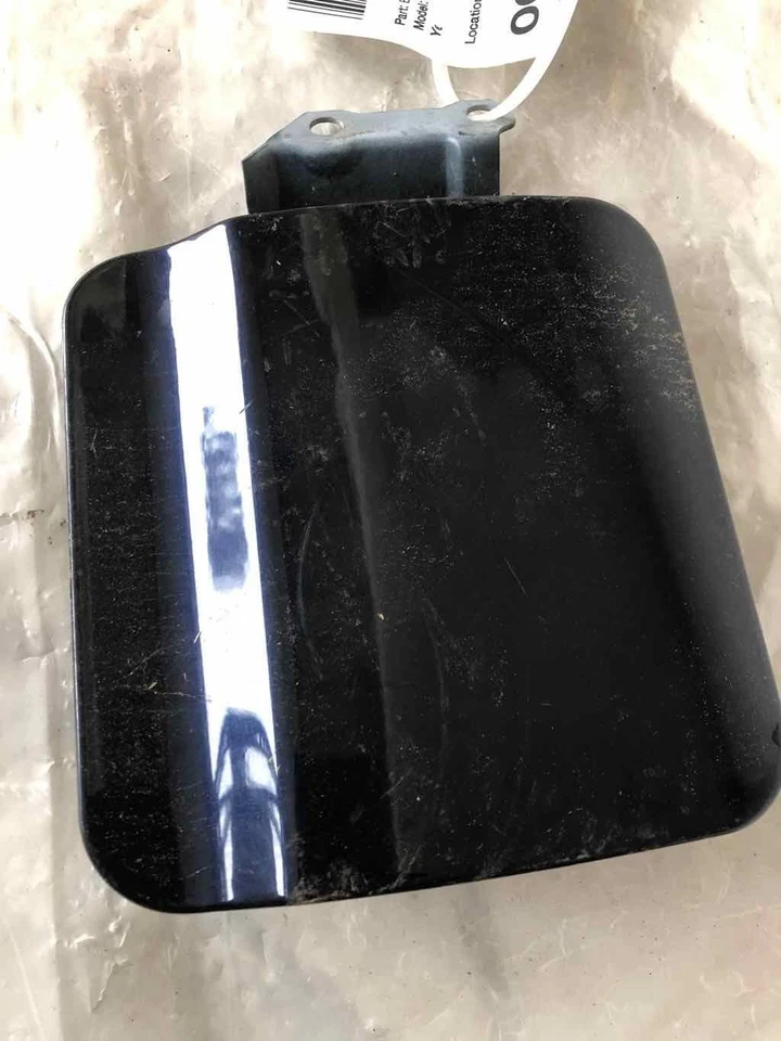 Cubierta trasera de la tapa del tanque de llenado de gasolina del combustible MITSUBISHI MONTERO SPORT 1997-2004 Foto 1 de 4