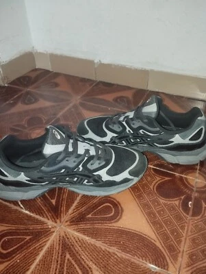 Asics negras - Imagen 1 de 4