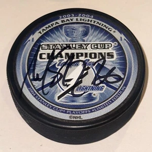 MARTIN ST. LOUIS Signed 2004 STANLEY CUP CHAMPS Puck Beckett Auth (BAS) - Picture 1 of 3